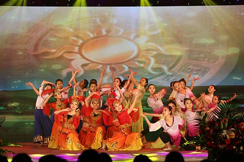 93群舞:炫舞迎春1.jpg 93群舞:炫舞迎春1.jpg